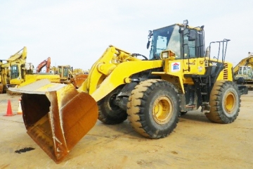 Xe xúc bánh lốp Komatu